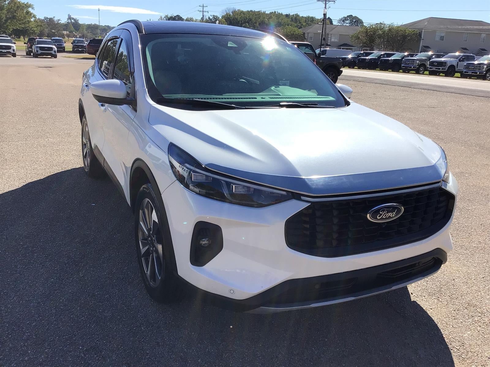 Certified 2024 Ford Escape Platinum w/ Class II Trailer Tow Package AWD/4WD image 8