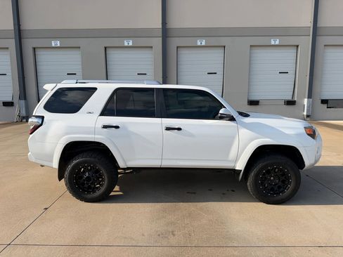 Used 2018 Toyota 4Runner SR5 Premium image 3