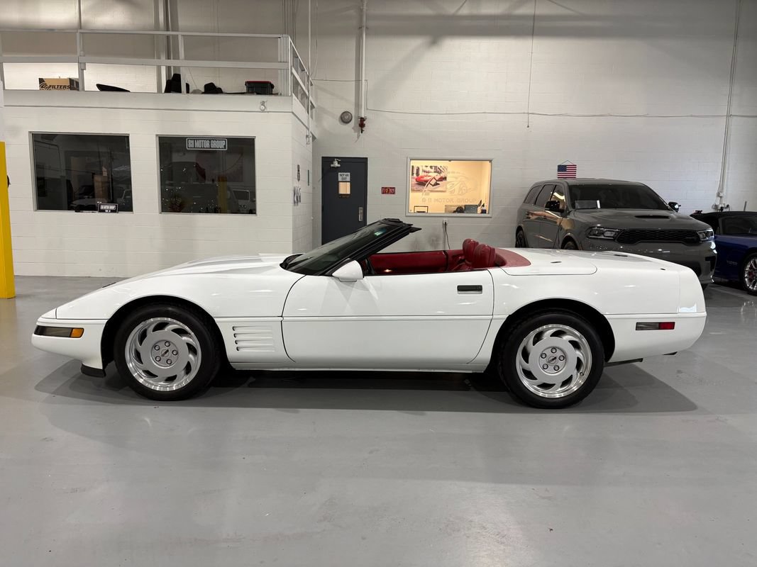 Used 1991 Chevrolet Corvette Convertible RWD image 11