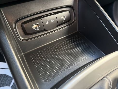 Certified 2025 Hyundai Venue SE image 26