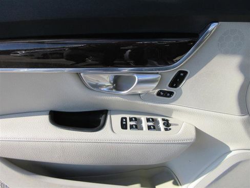 Used 2018 Volvo S90 T5 Momentum w/ Convenience Package image 12