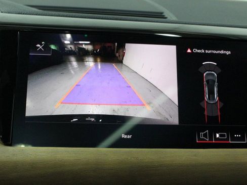 Used 2023 Audi e-tron GT Premium Plus image 18