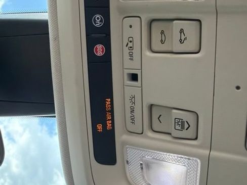 Used 2017 Cadillac XT5 Premium Luxury FWD image 41