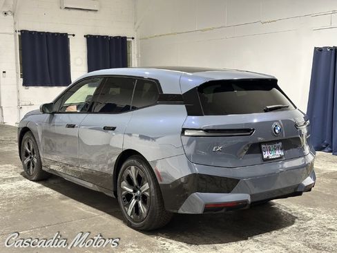 Used 2022 BMW iX xDrive50 w/ Premium Package AWD/4WD image 6