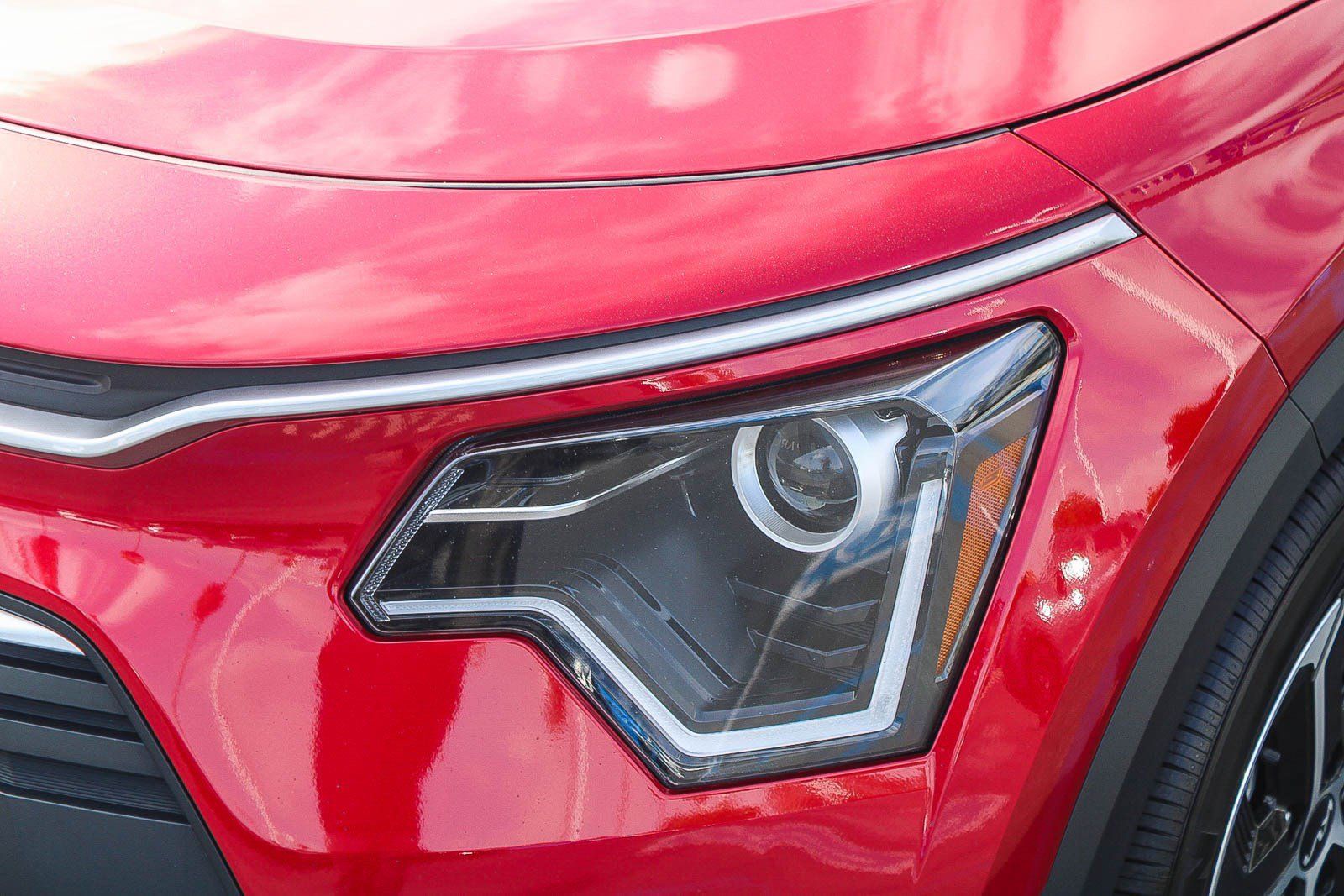 Used 2025 Kia Niro LX FWD image 5