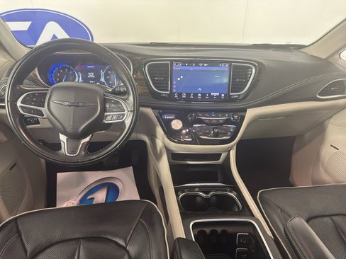 Used 2022 Chrysler Pacifica Limited FWD image 31