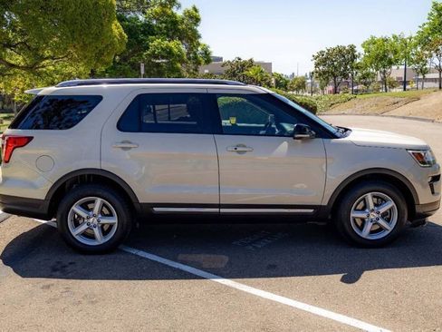 Used 2018 Ford Explorer XLT w/ Equipment Group 201A image 9