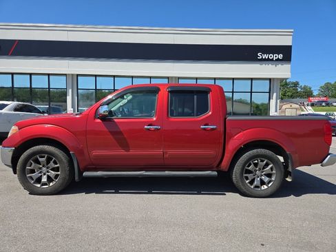 Used 2017 Nissan Frontier SL w/ Moonroof Package AWD/4WD image 4
