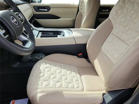 Used 2025 Nissan Armada Platinum Reserve AWD/4WD image 8