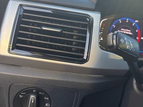 Used 2021 Volkswagen Atlas Cross Sport SEL image 33