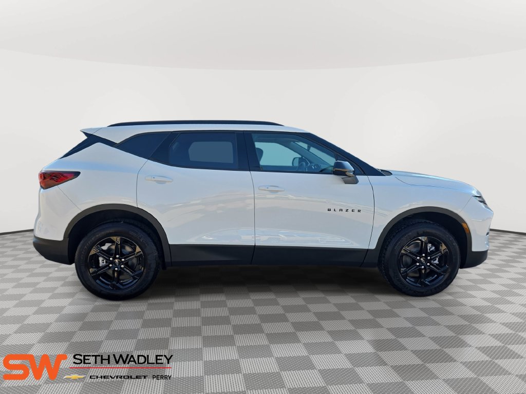 New 2026 Chevrolet Blazer LT w/ Midnight/Sport Edition FWD image 8