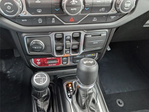 New 2026 Jeep Wrangler Unlimited Rubicon w/ Steel Bumper Group image 18