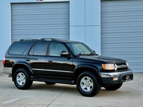 Used 2002 Toyota 4Runner SR5 RWD image 1