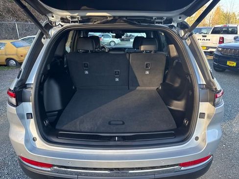 New 2025 Jeep Grand Cherokee Limited w/ Luxury Tech Group II image 12