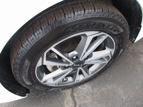 Used 2024 Kia Forte LXS w/ LXS Technology Package image 12