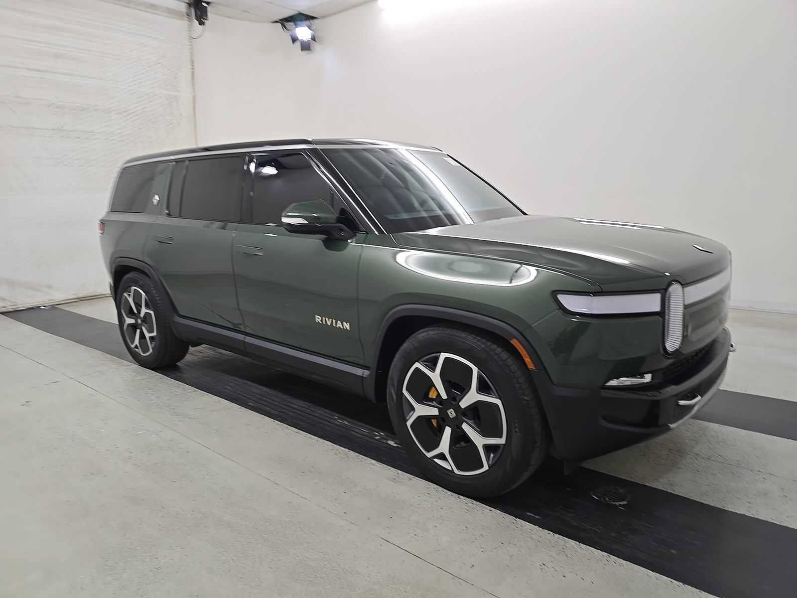 Used 2024 Rivian R1S Adventure Quad AWD/4WD image 2