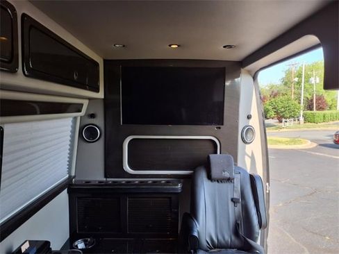 Used 2014 Mercedes-Benz Sprinter 2500 image 32