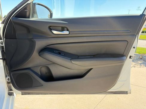 Used 2025 Nissan Altima 2.5 SV FWD image 23