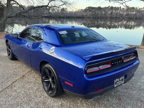 Used 2018 Dodge Challenger R/T image 9