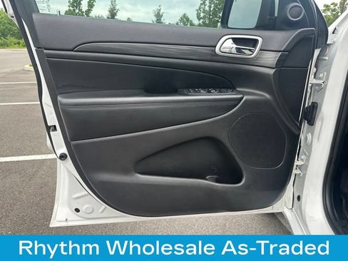 Used 2019 Jeep Grand Cherokee Altitude AWD/4WD image 14