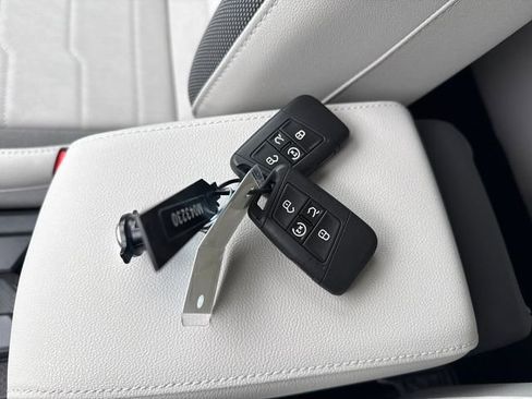 New 2026 Volkswagen Taos SE AWD/4WD image 23