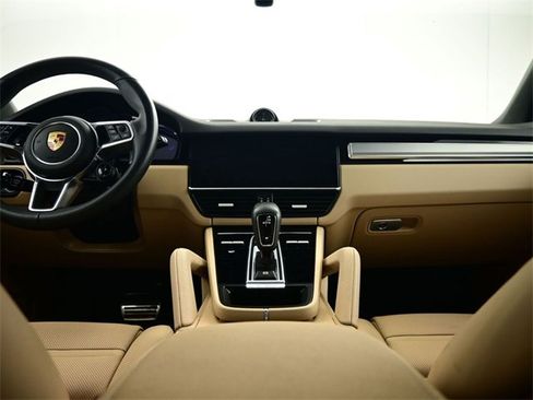 Used 2023 Porsche Cayenne S Platinum w/ Assistance Package image 11