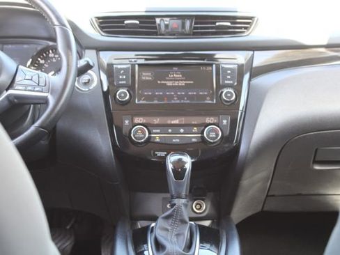 Used 2021 Nissan Rogue Sport SV image 16