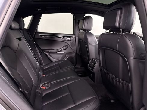 Certified 2026 Porsche Macan AWD/4WD image 25