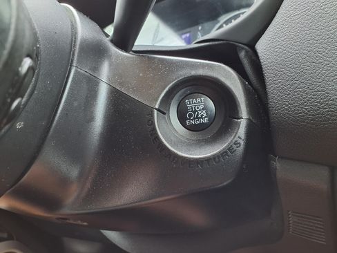 Certified 2019 Jeep Renegade Latitude w/ Cold Weather Group AWD/4WD image 11