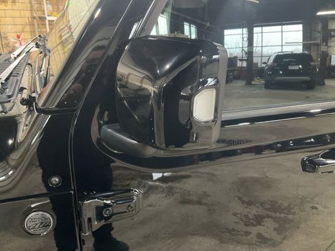 Used 2023 Jeep Wrangler Unlimited Sahara image 30