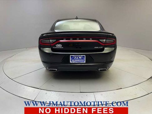 Used 2015 Dodge Charger SXT RWD image 4