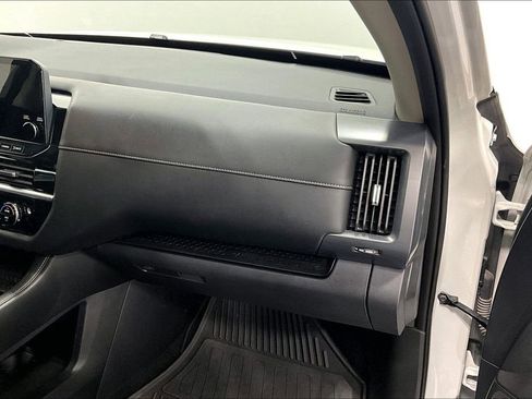 Used 2023 Nissan Pathfinder SL AWD/4WD image 18