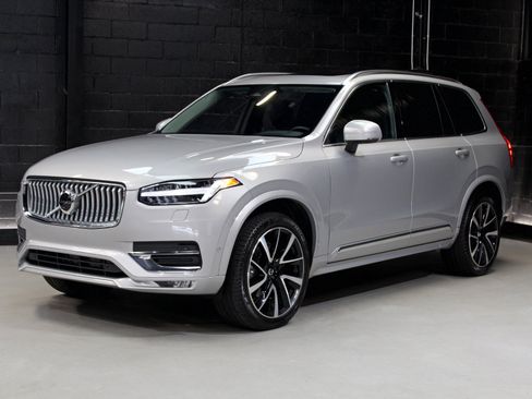 Used 2023 Volvo XC90 B6 Plus w/ Protection Package Premier AWD/4WD image 4