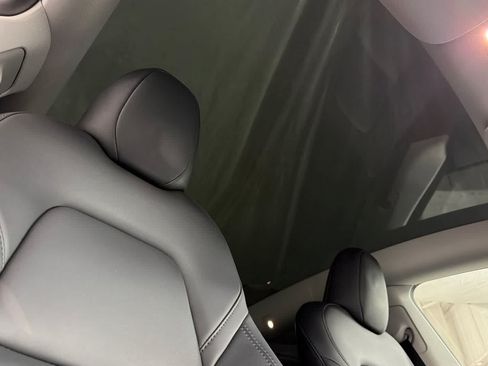 Used 2023 Tesla Model Y Performance AWD/4WD image 17