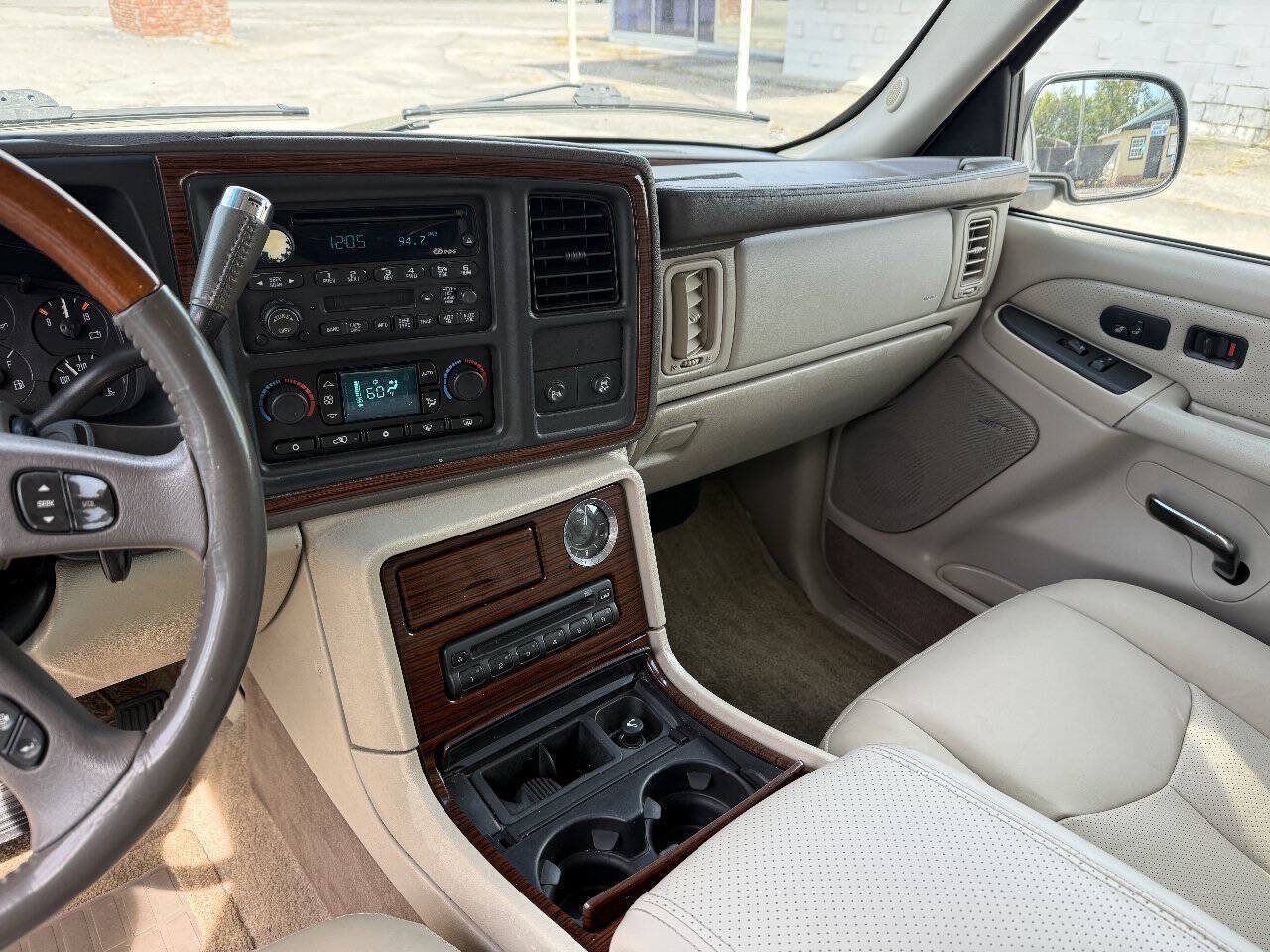 Used 2003 Cadillac Escalade 2WD image 22