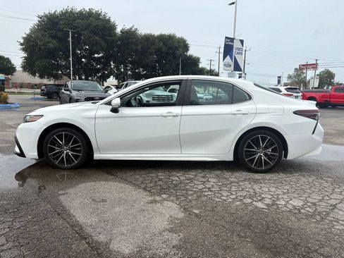 Used 2023 Toyota Camry SE FWD image 6