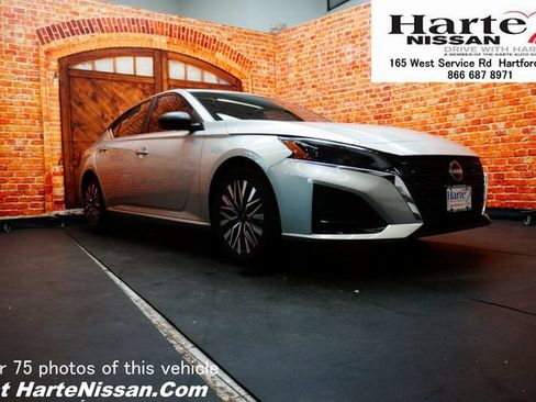 Certified 2025 Nissan Altima 2.5 SV FWD image 1