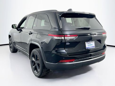 Used 2023 Jeep Grand Cherokee Altitude image 7