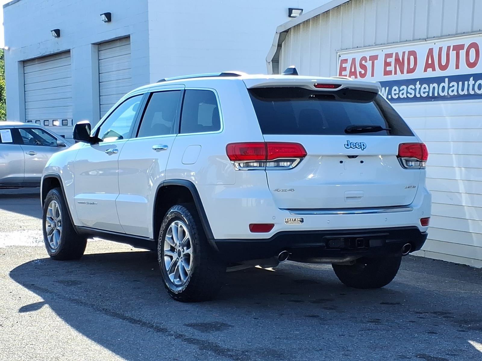 Used 2014 Jeep Grand Cherokee Limited w/ Trailer Tow Group IV AWD/4WD image 3