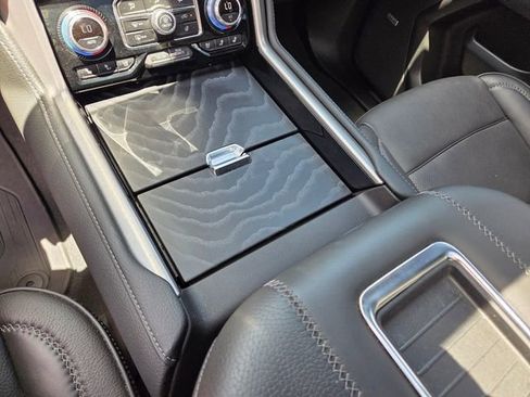 Used 2024 GMC Yukon Denali w/ Advanced Technology Package AWD/4WD image 27