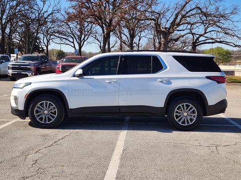 Certified 2023 Chevrolet Traverse LT w/ Rear Camera Mirror Package image 4