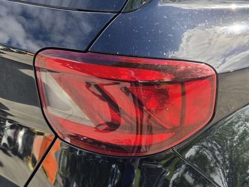 Used 2021 Hyundai Venue SEL image 7