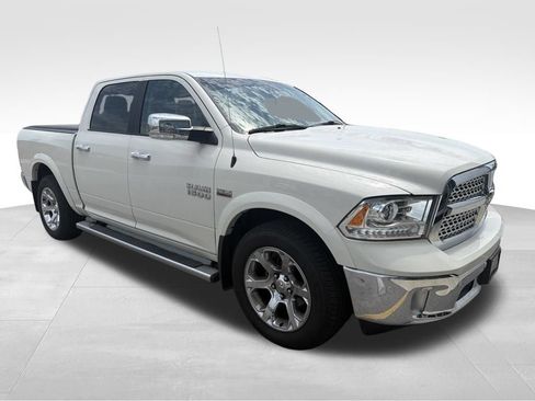 Used 2017 RAM 1500 Laramie w/ Convenience Group AWD/4WD image 12