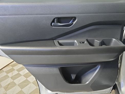 Used 2023 Nissan Pathfinder S image 20