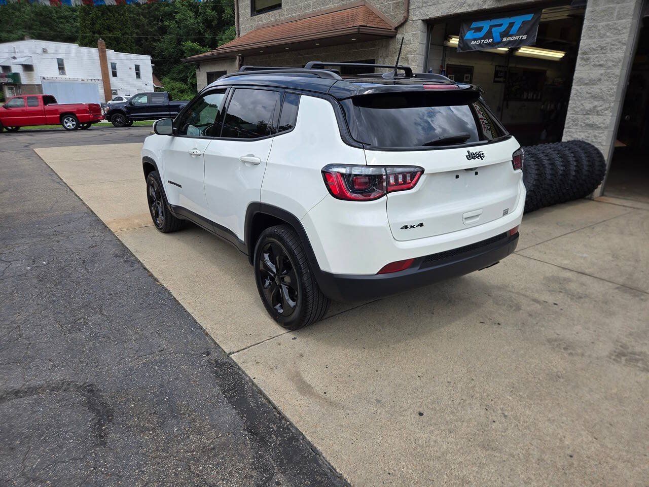 Used 2021 Jeep Compass Latitude w/ Sun and Sound Group AWD/4WD image 5