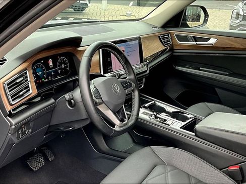 Used 2024 Volkswagen Atlas SE image 16