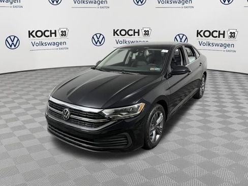 Used 2023 Volkswagen Jetta SE image 3