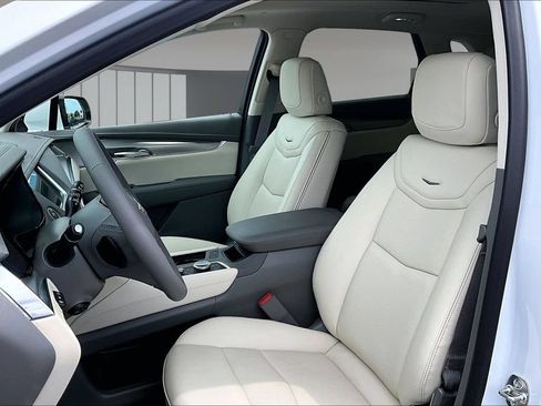 New 2026 Cadillac XT5 Premium Luxury w/ Driver Assist Package FWD image 9
