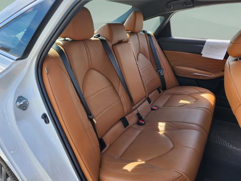 Used 2021 Toyota Avalon Limited w/ Advanced Safety Package FWD image 16