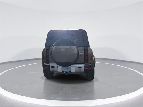 Used 2025 Land Rover Defender 110 S image 7